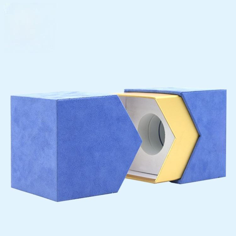 Conjunto de presente com caixas de óleo de CBD e velas perfumadas