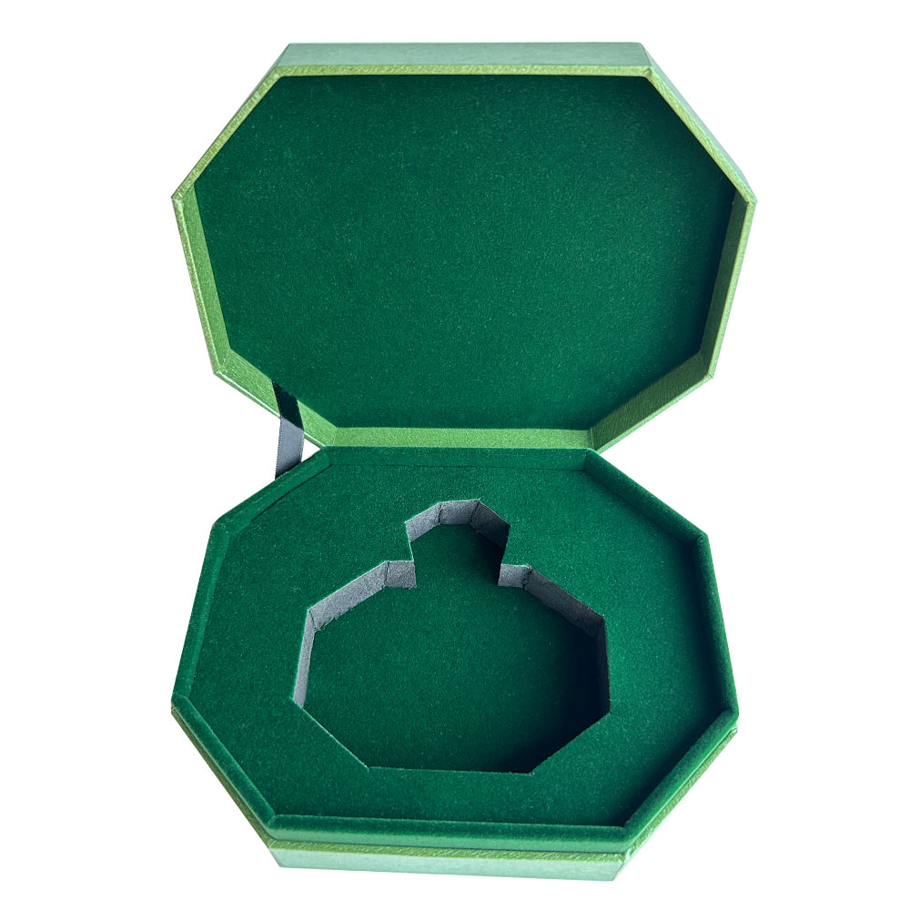 Caixa de presente para perfume aberta com suporte verde flocado para o frasco